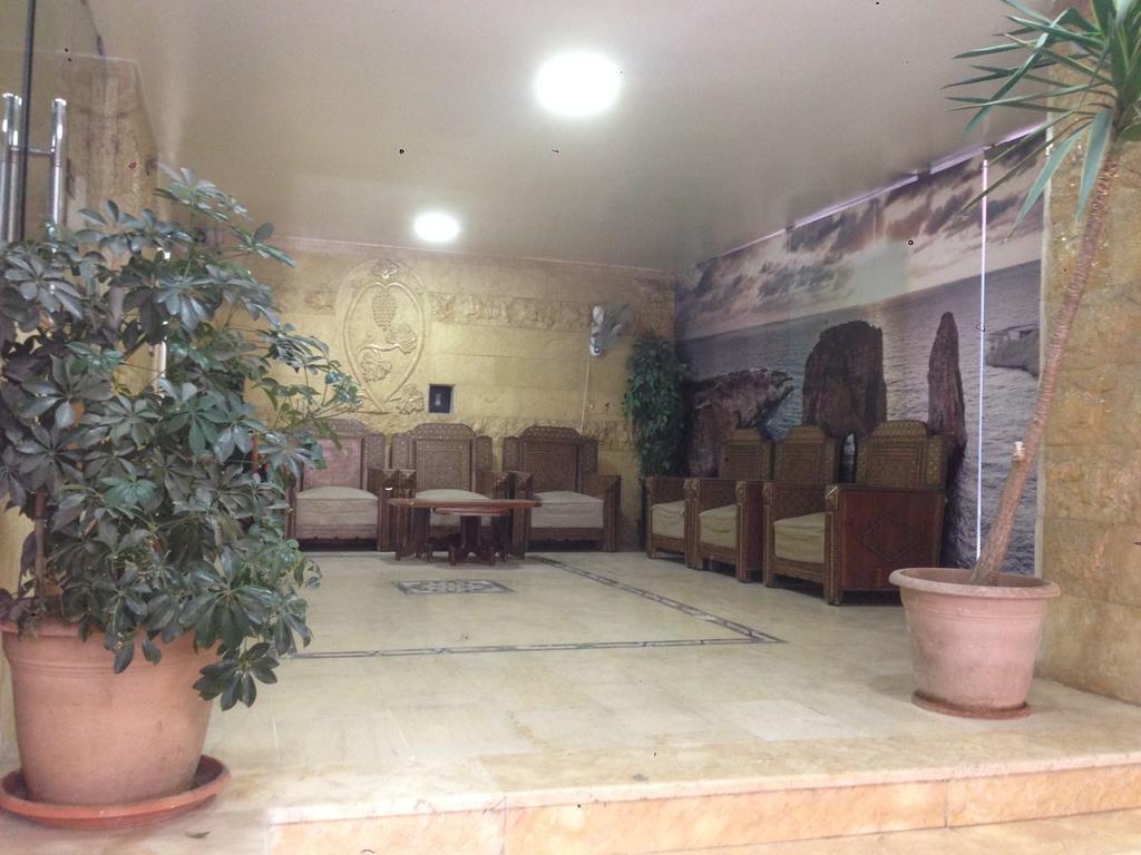 Alaamira Furnished Apartments Beiroet Buitenkant foto