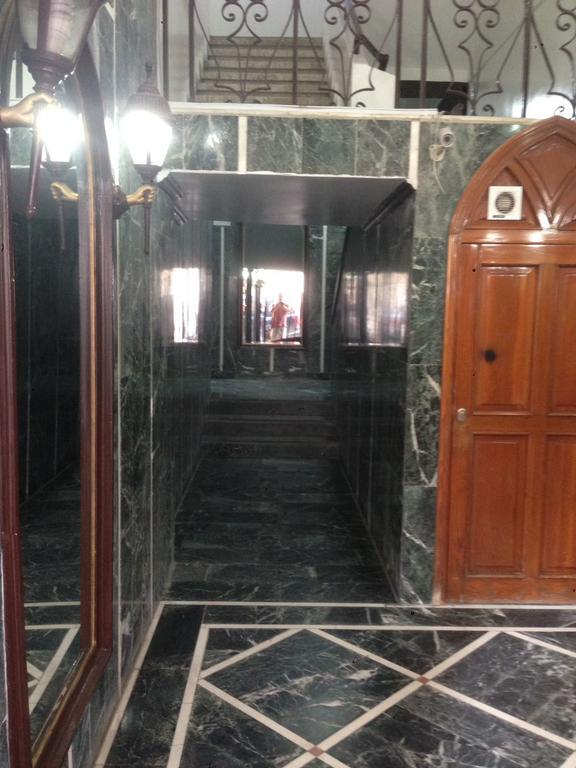 Alaamira Furnished Apartments Beiroet Buitenkant foto