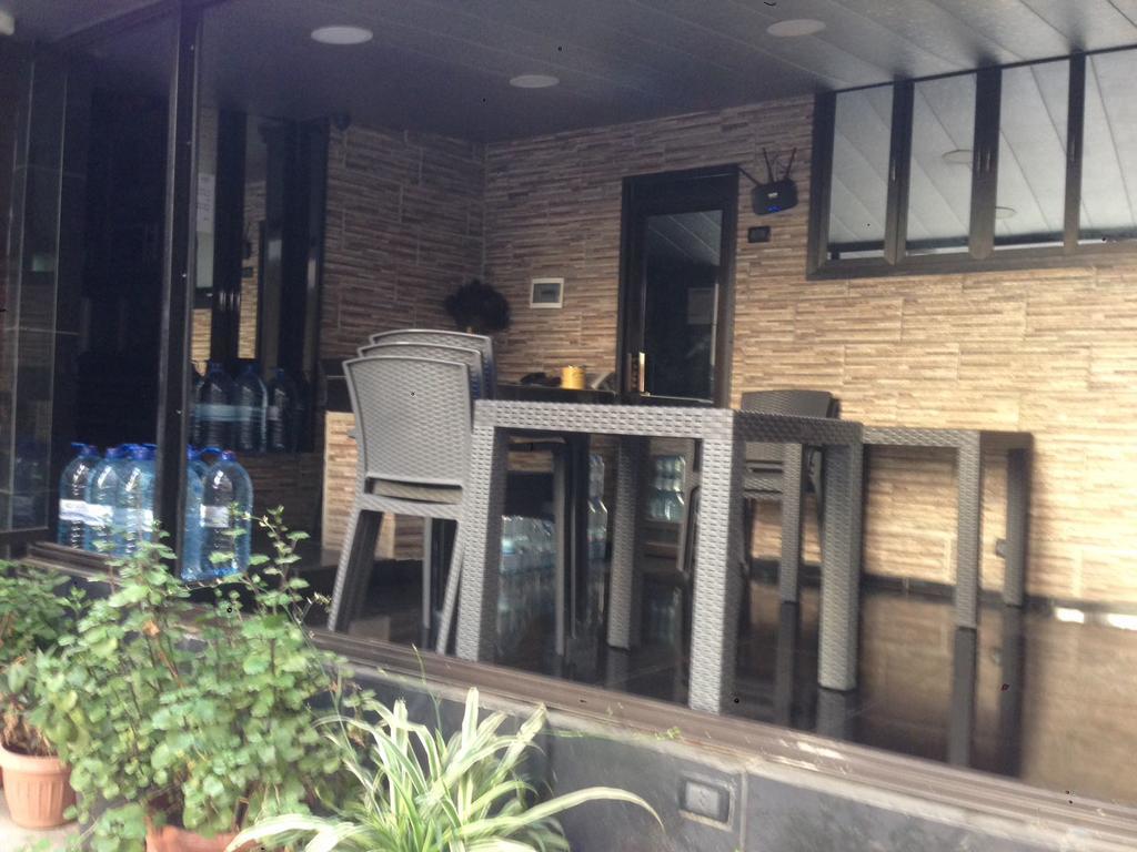 Alaamira Furnished Apartments Beiroet Buitenkant foto